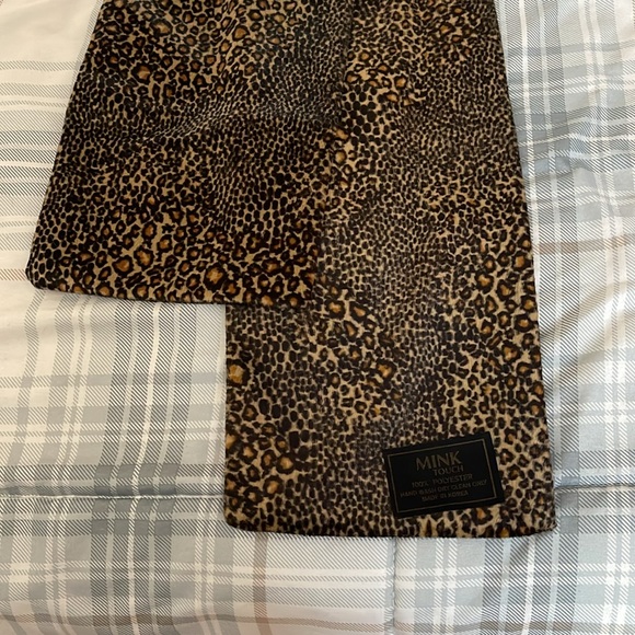 New/mink touch 100% polyester velvet leopard panther scarf - Picture 3 of 5